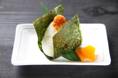 Japon pirinç topu onigiri