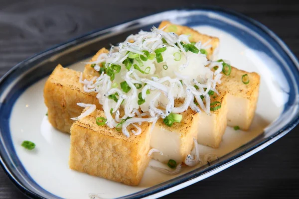Côtelettes de tofu à la blanchebaite bouillie — Photo