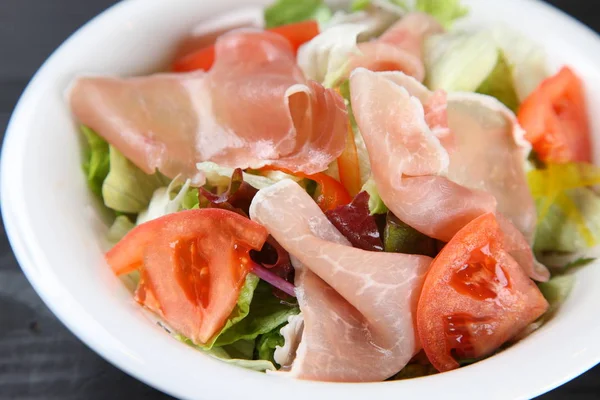 Stüdyo çekim jambon salatası