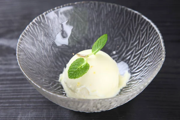 Vanilyalı dondurma.