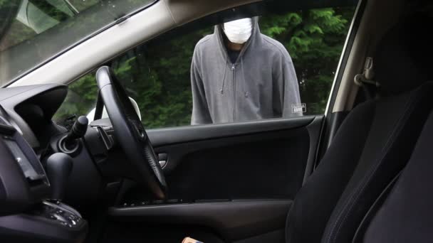 Мужчина Украл Разблокировки Автомобиля — стоковое видео