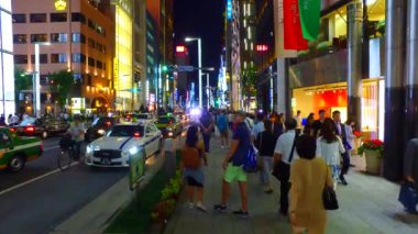 Tokyo, Japonya-13 Eylül 2017: Tokyo Japonya 'da Ginza alışveriş caddesi takip çekim. Ginza, Tokyo 'daki en iyi alışveriş yerlerinden biridir.