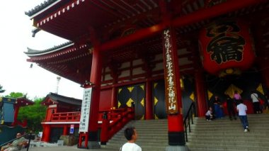 Asakusa, Tokyo, Japonya-Eylül 11, 2017:P Tokyo Japonya 'da Sensoji ana salonu bir atış tüm dünyada turistlerin bir sürü her gün Asakusa ziyaret.