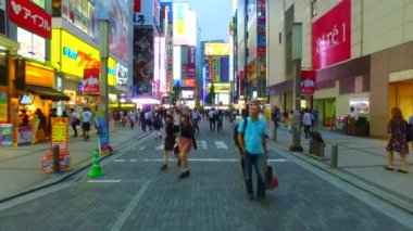 Tokyo, Japonya-20 Eylül 2017: Akihabara Tokyo Japonya Istasyonu önünde. Akihabara Tokyo en iyi elektronik alışveriş noktası biridir.