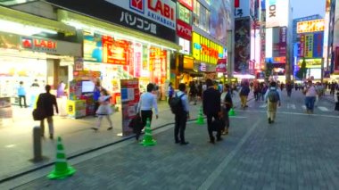 Tokyo, Japonya-20 Eylül 2017: Akihabara Tokyo Japonya Istasyonu önünde. Akihabara Tokyo en iyi elektronik alışveriş noktası biridir.