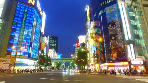 日本东京 2017年9月20日 黄昏时日本东京秋叶原购物区的侧边跟踪拍摄 秋叶原是东京最好的电子购物目的地之一 — 图库视频影像