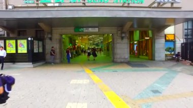 Tokyo, Japonya-Eylül 20, 2017: Tokyo Japonya. Ueno Istasyonu Ueno İstasyonu Hirokoji girişi Tokyo 'nun Taito koğuşunda büyük bir tren istasyonu.