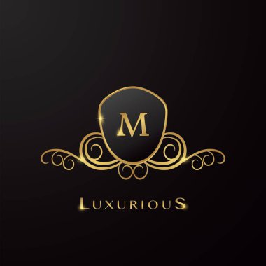M harfi Luxurious Shield logosu Altın Renk, lüks iş, otel, düğün ve daha fazla marka kimliği için vektör tasarımı konsepti.