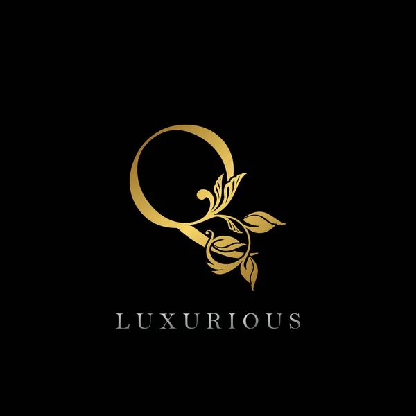 Golden Letter Luxury Logo Icon Vintage Gold Letter Logo Design — стоковий вектор