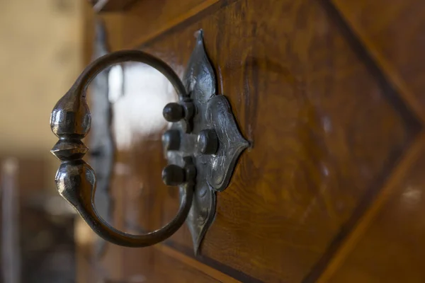 Vieja Perilla Hierro Una Puerta Madera — Foto de Stock