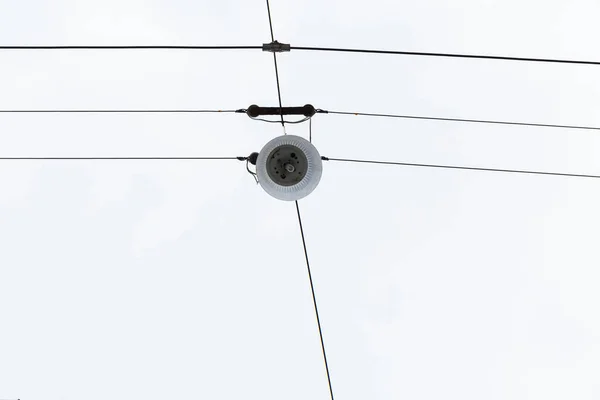 Elektromos Vezetékek Antennakábelei Alulról Nézve Vonalak Geometriai Formák Formájában — Stock Fotó