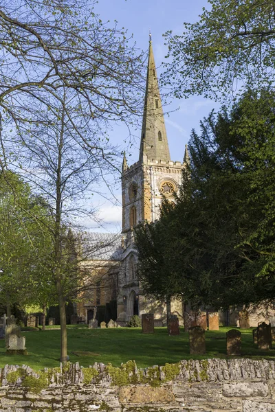 Igreja Jardins Cemitério Inglaterra — Fotografia de Stock