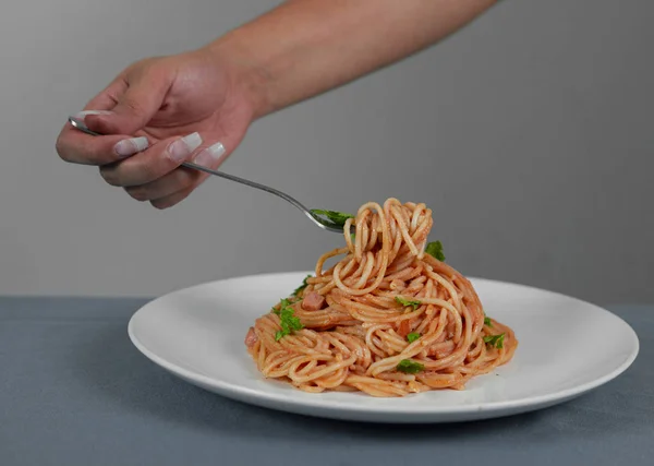 Espaguete Molho Vermelho Com Presunto Porco — Fotografia de Stock