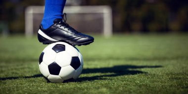 Deri top ile geleneksel futbol oyunu