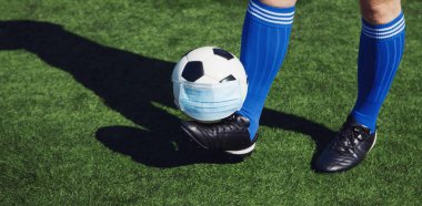 Avrupa futbolu iptal konsepti. Koronavirüs maskeli top