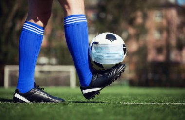 Avrupa futbolu iptal konsepti. Koronavirüs maskeli top
