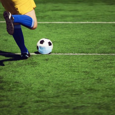 Avrupa futbolu iptal konsepti. Koronavirüs maskeli top