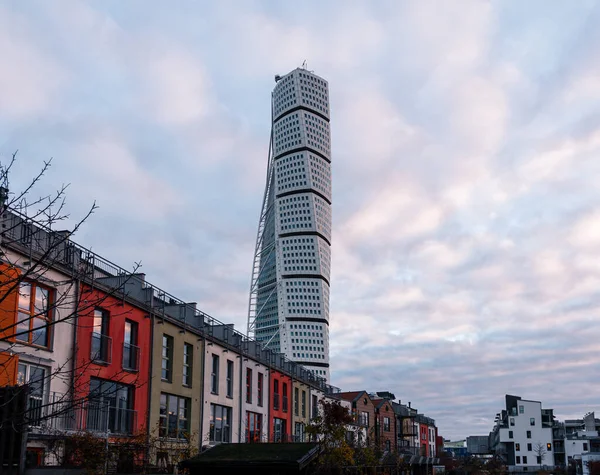 Malmö Švédsko Listopadu 2018 Turning Torso Stojí Vysoko Barevnými Budovami — Stock fotografie