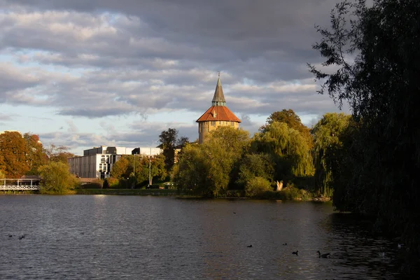 Der Park Pildammsparken Einem Herbstnachmittag Schwedischen Malmö Der Alte Wasserturm — Stockfoto