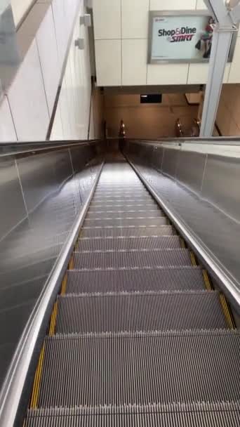 Running Escalator Heavy Machine Used Indoor — Stock Video