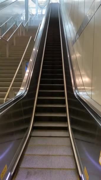 Running Escalator Heavy Machine Used Indoor — Stock Video