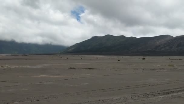 Het Uitzicht Bergen Met Sterke Zandstorm Wind Waait — Stockvideo