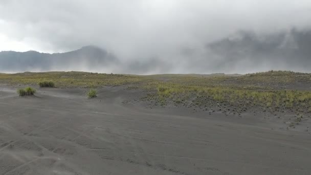 Vista Montaña Con Fuerte Viento Tormenta Arena Soplando — Vídeos de Stock