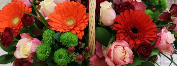 Blumengestecke Schöner Strauß Für Die Feiertage Floraler Hintergrund Kopierraum Geschenke — Stockfoto