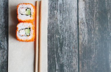 Taze suşi ruloları, yakın çekim, üst manzara