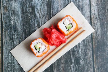 Taze suşi ruloları, yakın çekim, üst manzara