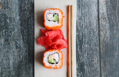 Taze suşi ruloları, yakın çekim, üst manzara