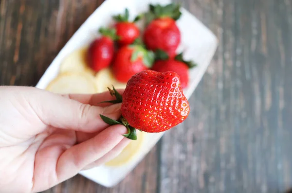 Pfannkuchen Und Erdbeeren Aus Nächster Nähe — Stockfoto