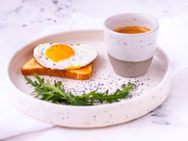 Aşkla kahvaltı Sabah için gülümse