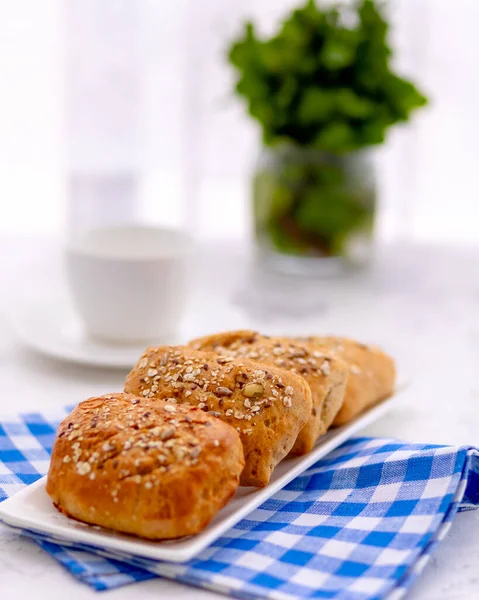 Kahvaltı için ev yapımı ekmek. 