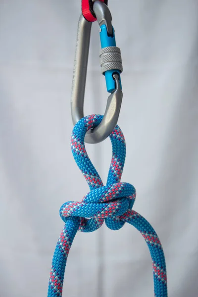 Borboleta Alpina Amarrado Com Uma Corda Escalada Mosquetão Bloqueio Forma — Fotografia de Stock
