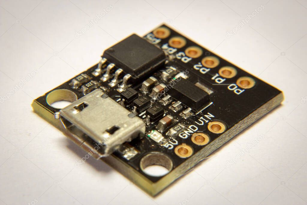 Close up on a ATTiny 32, an arduino-like micro controller