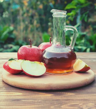 Elma sirkesi. Seçici odak.