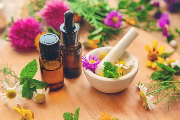 Homöopathie Kleinen Gläsern Kräuterextrakt Selektiver Fokus Natur — Stockfoto