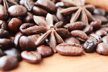 Kahve çekirdeği. anason tarçın. seçici odak