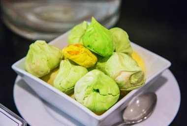 Tatlı ve meyve büfesi. seçici odak