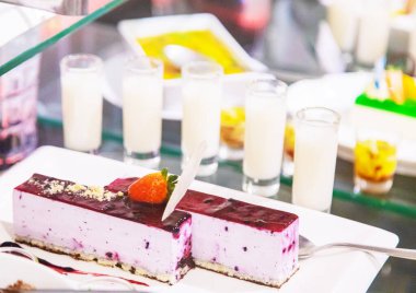 Tatlı ve meyve büfesi. seçici odak