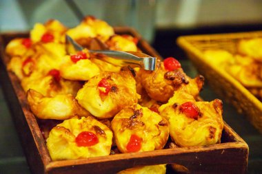 Tatlı ve meyve büfesi. seçici odak