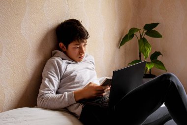 Uzaktan öğrenme. çevrimiçi dersler. Seçici odak