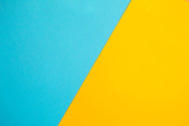 Renkli Kağıt beyazda izole edildi. Seçici odak