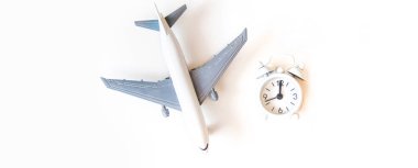 Uçak beyaz arka planda izole edildi. Seçici odak.