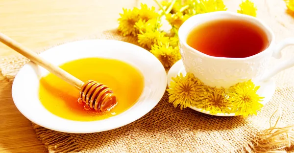 Miel Con Dientes León Taza Con Diente León Focos Selectivos — Foto de Stock