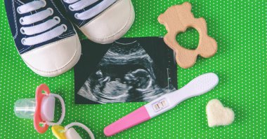 Bir bebeğin ultrason fotoğrafı. Seçici odaklanma. Doğa.