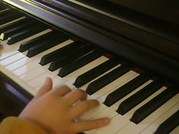 Muzyka gra na fortepianie instrumentu muzycznego. — Wideo stockowe