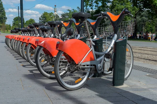 Verleih von Fahrrädern. nantes. Frankreich. — Stockfoto