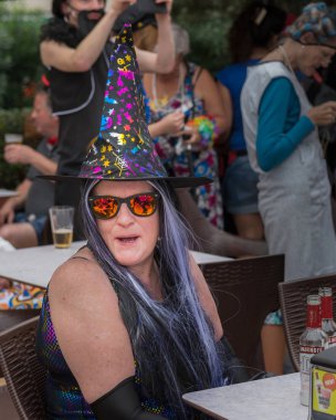 Benidorm İngilizce kıyafet partisi. 12 Kasım 2015. Benidorm. Valencia bölgesi. İspanya. Avrupa'nın en büyük olduğunu! Benidorm Fiesta Kasım ayında tamamladıktan sonra. 20 yıl önce bu geleneği başladı.